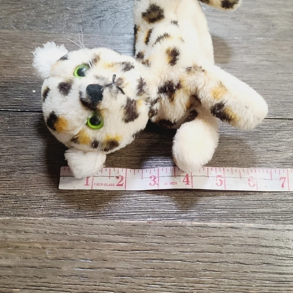 Vintage 70s 1976 R. Dakin Leopard Cheetah Cat Beanie Plush Green Eyes